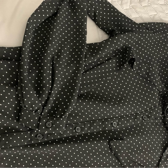 Forever 21–Black & White polka dot button up blouse with tie collar. Size S - Picture 11 of 13